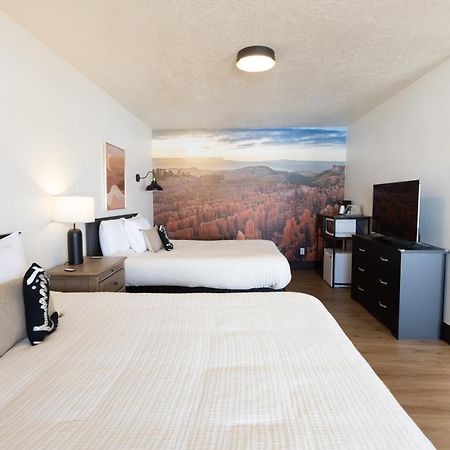 The Golden Spur Hotel Пейнгуич Екстериор снимка