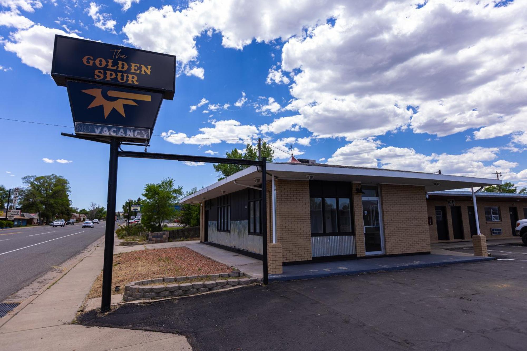 The Golden Spur Hotel Пейнгуич Екстериор снимка