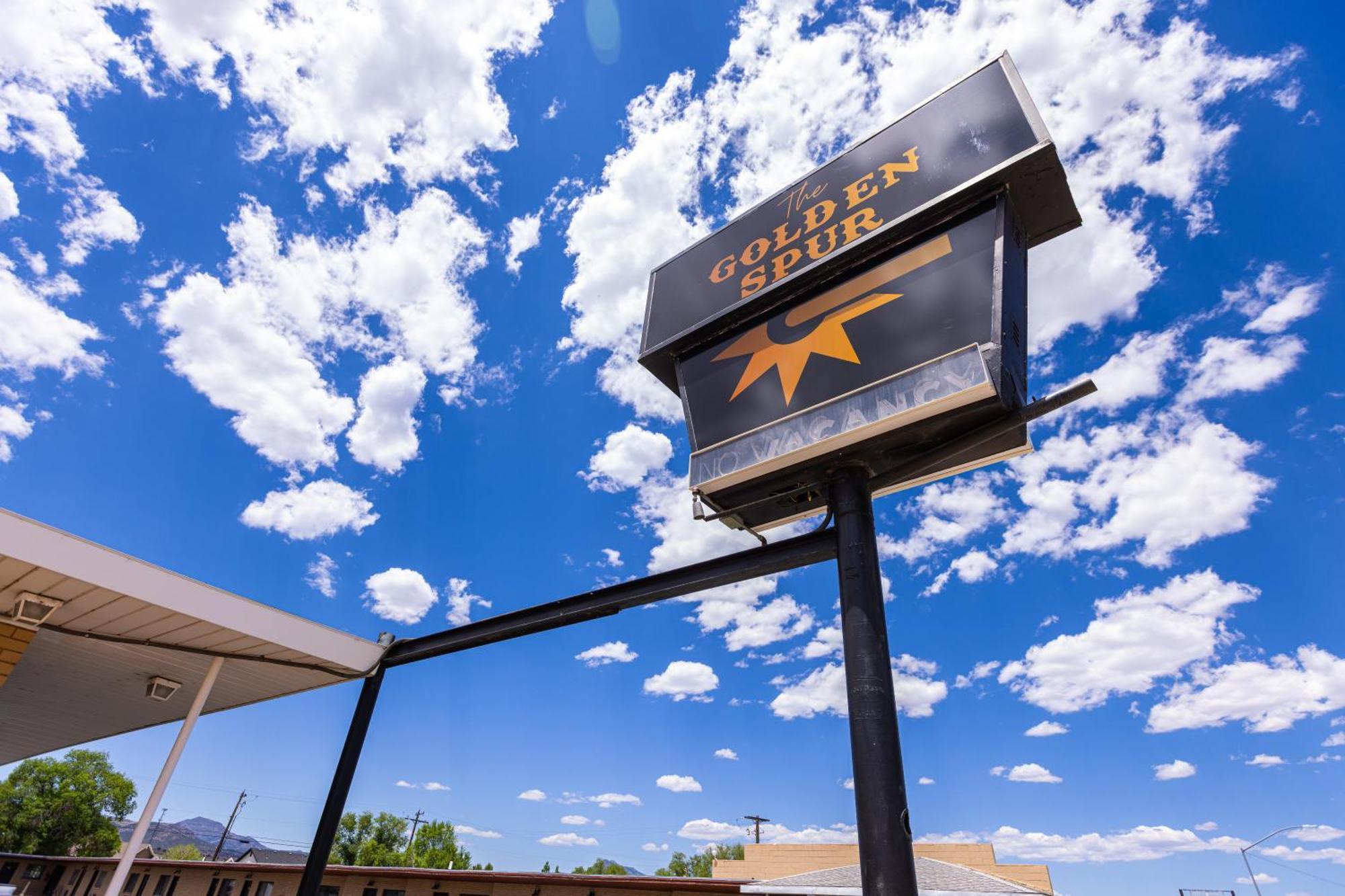 The Golden Spur Hotel Пейнгуич Екстериор снимка